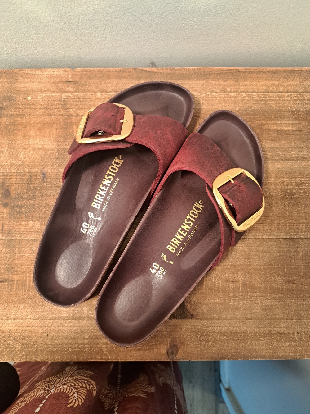 Birkenstock Women's Madrid Suede Slide Sandals in Burgundy with Gold Buckle - Picture 2 of 4